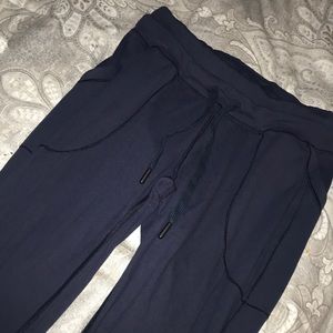 Dark navy street lulu joggers